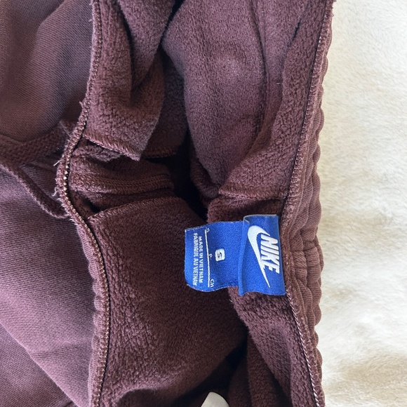 Nike Joggers burgundy color - Picture 3 of 5